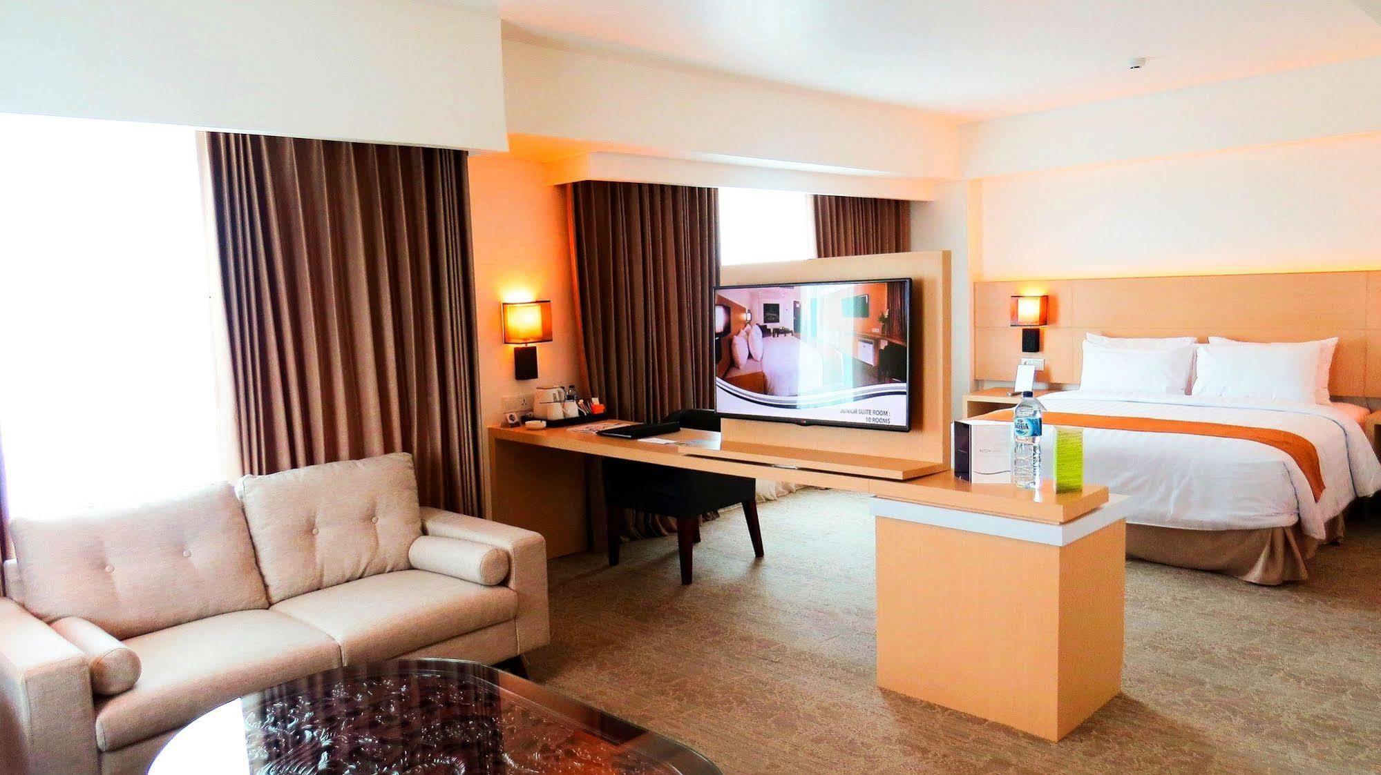 Golden City Hotel And Convention Center - Chse Certified سيمارانغ المظهر الخارجي الصورة