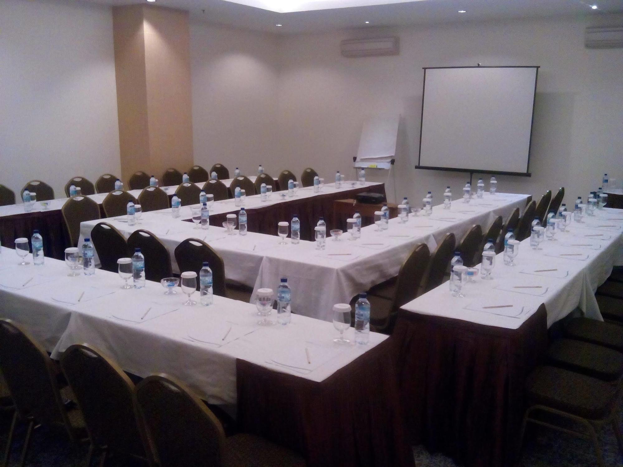 Golden City Hotel And Convention Center - Chse Certified سيمارانغ المظهر الخارجي الصورة