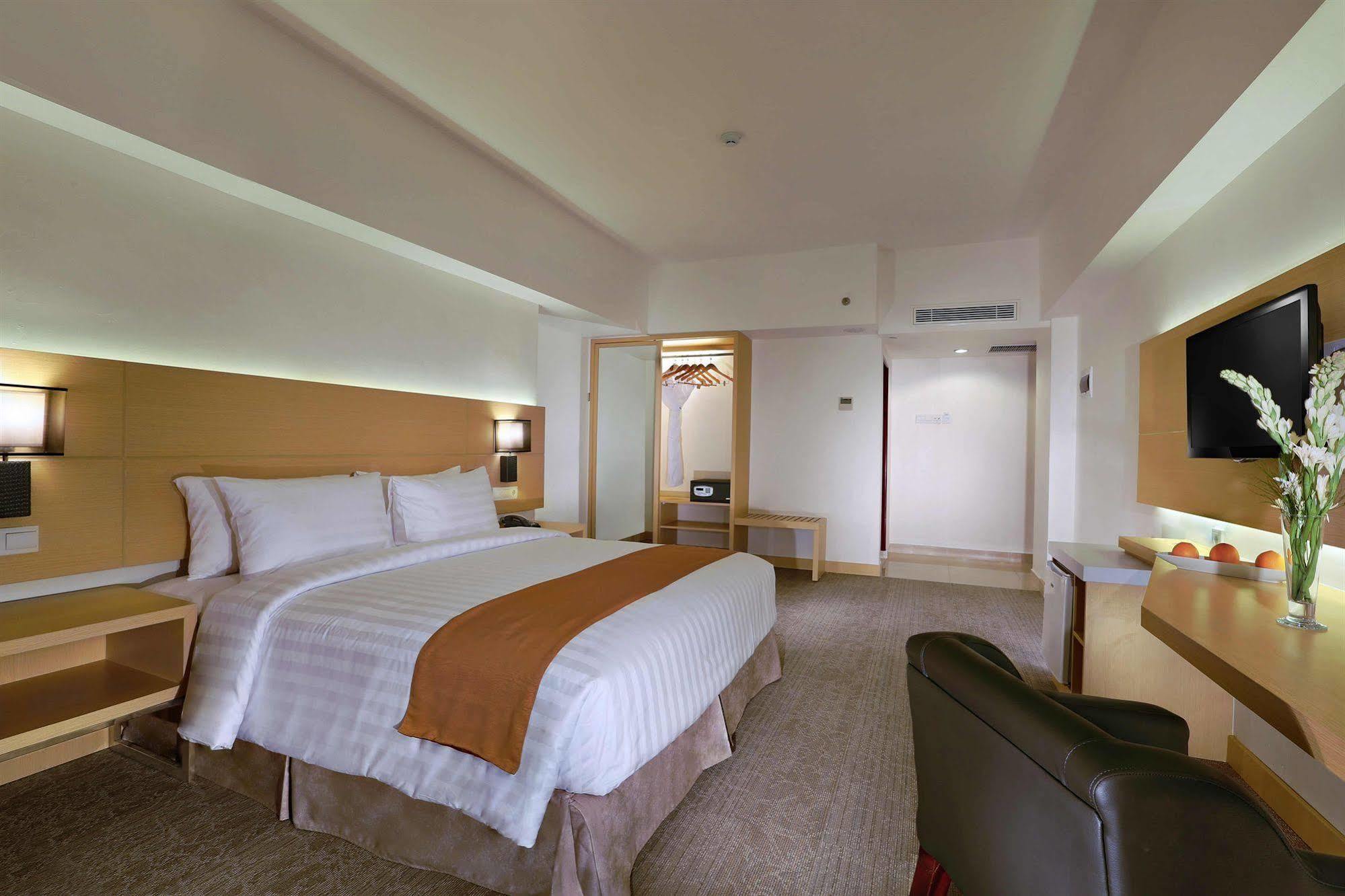 Golden City Hotel And Convention Center - Chse Certified سيمارانغ المظهر الخارجي الصورة