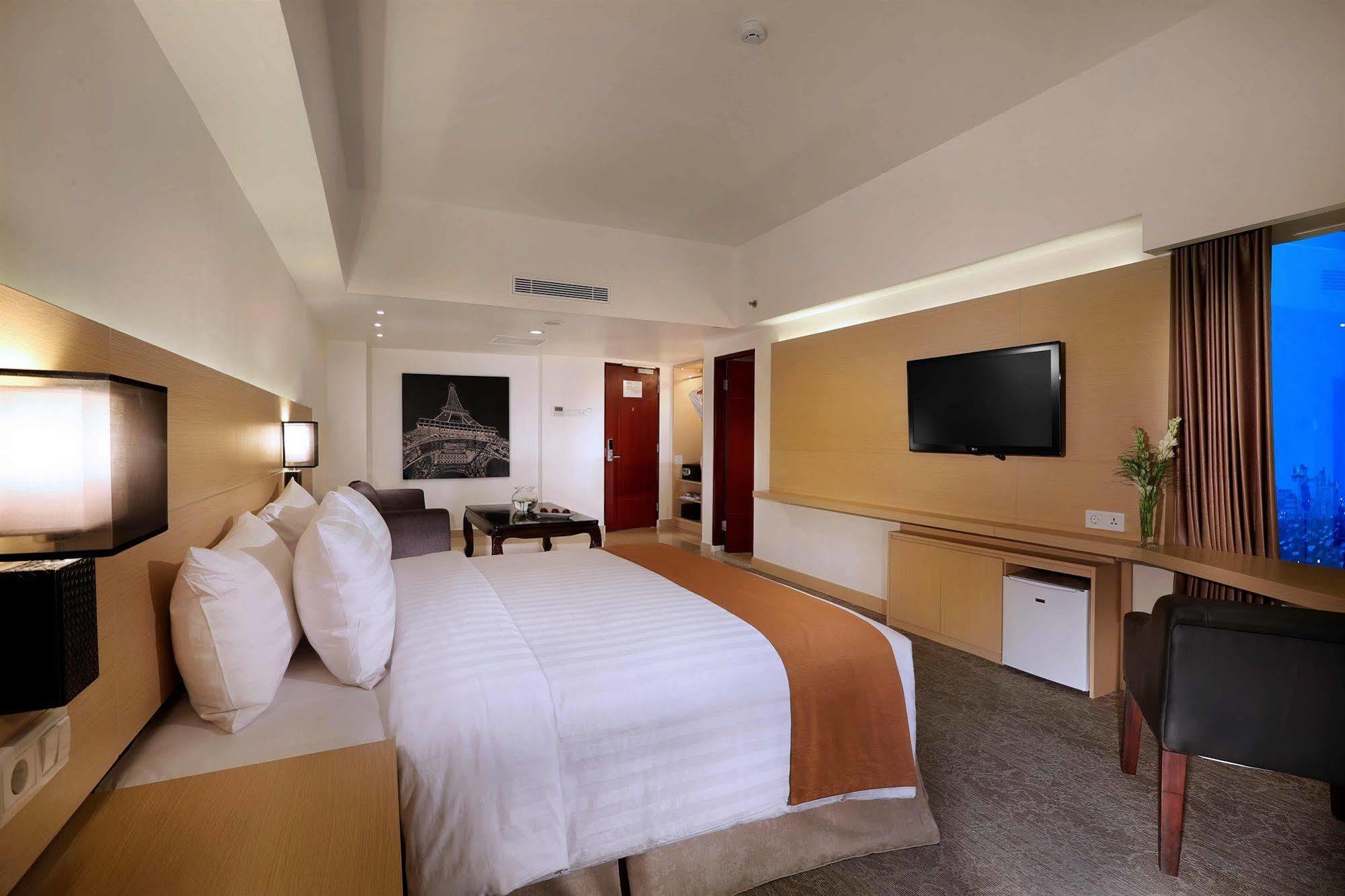 Golden City Hotel And Convention Center - Chse Certified سيمارانغ المظهر الخارجي الصورة